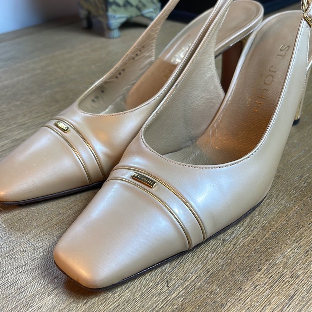 ST. JOHN SLINGBACK HEELS - Picture 2 of 10